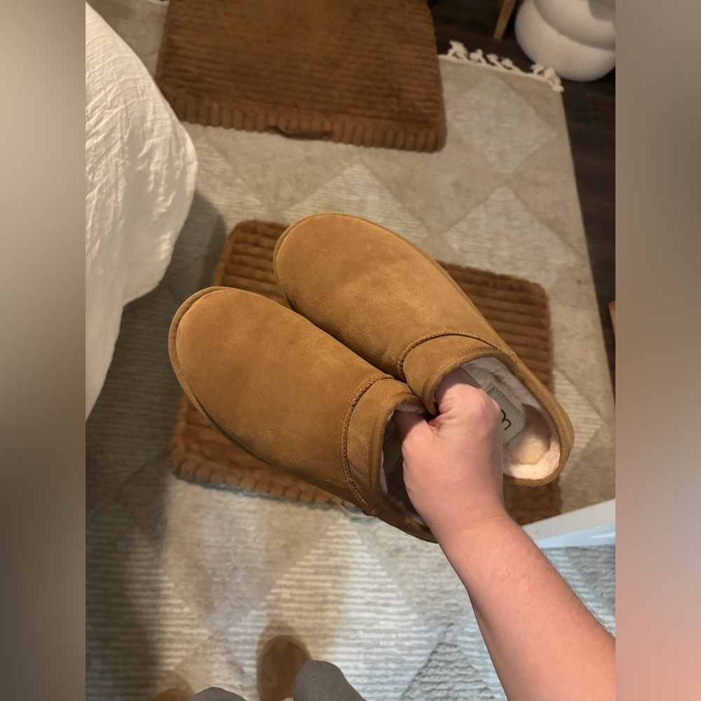 Women’s Ugg Classic Slipper in Cognac size 10